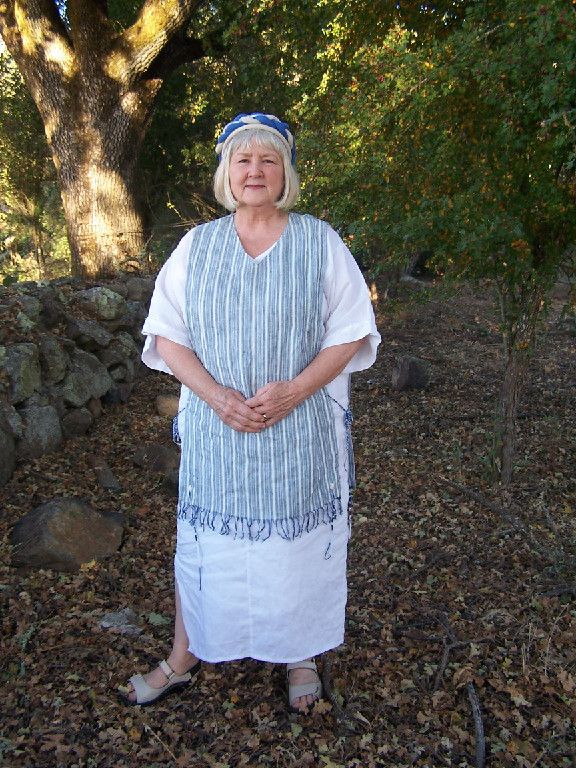 Ladies Lounging Caftan Ladies Caftan in 100% Linen is great for lounging, to throw on after a shower or even as a comfy nightgown.