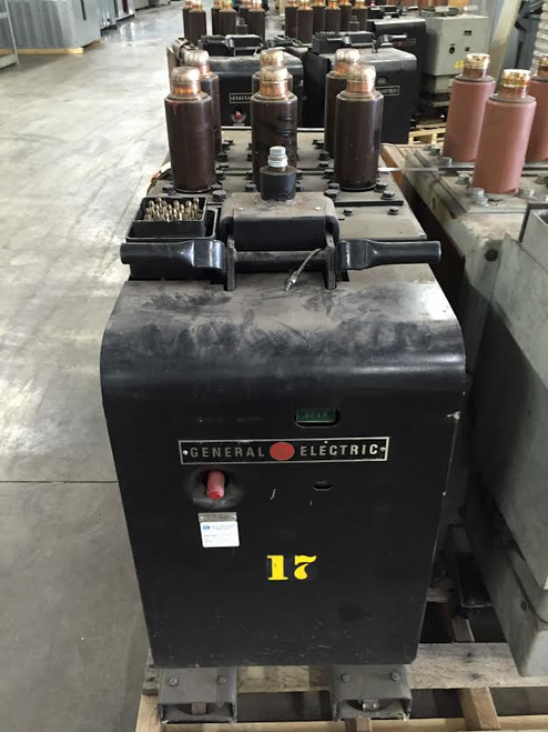 AM-2.4/4.16 100/150-2 GE Magne-Blast 2000A 4.76KV Air Circuit Breaker AM-2.4/4.16 100/150-2 GE Magne-Blast 2000A 4.76KV Air Circuit Breaker