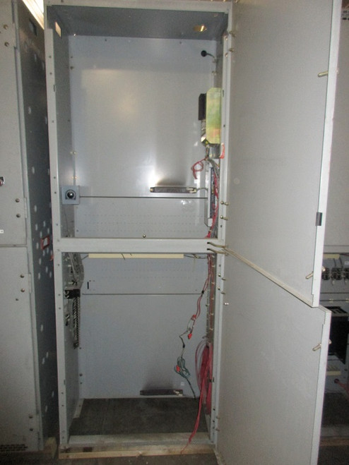 Square D Metal Clad Series 3 Switchgear Lug Section/Incoming (#28) Square D Metal Clad Series 3 Switchgear Lug Section/Incoming (#28)