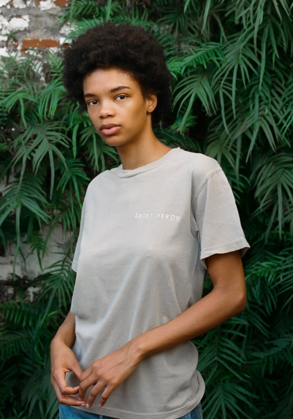 SAINT HERON UNISEX CREWNECK T-SHIRT - KHAKI/PINK