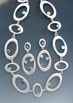 oval-neck-earr.jpg oval-neck-earr.jpg
