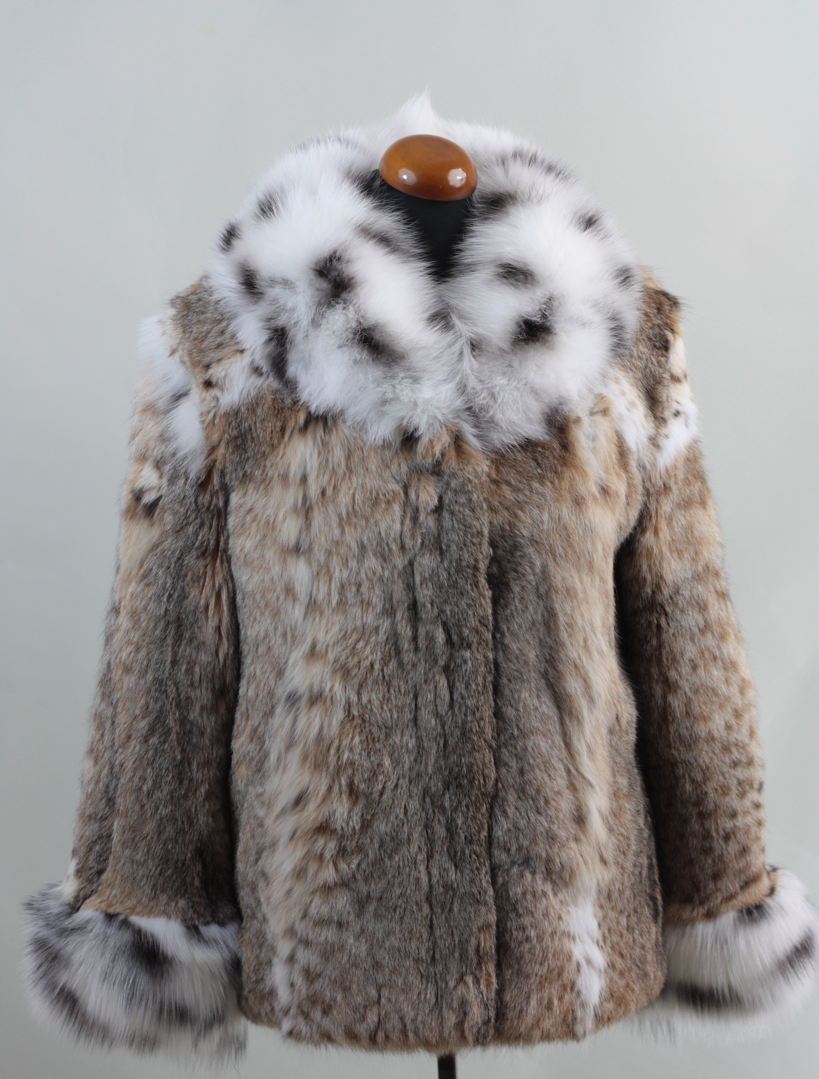 Lynx Fur Coat with Spotted White Fox Fur Collar and Cuffs Hip Length Lynx Fur Coat with Spotted White Fox Fur Collar and Cuffs Hip Length