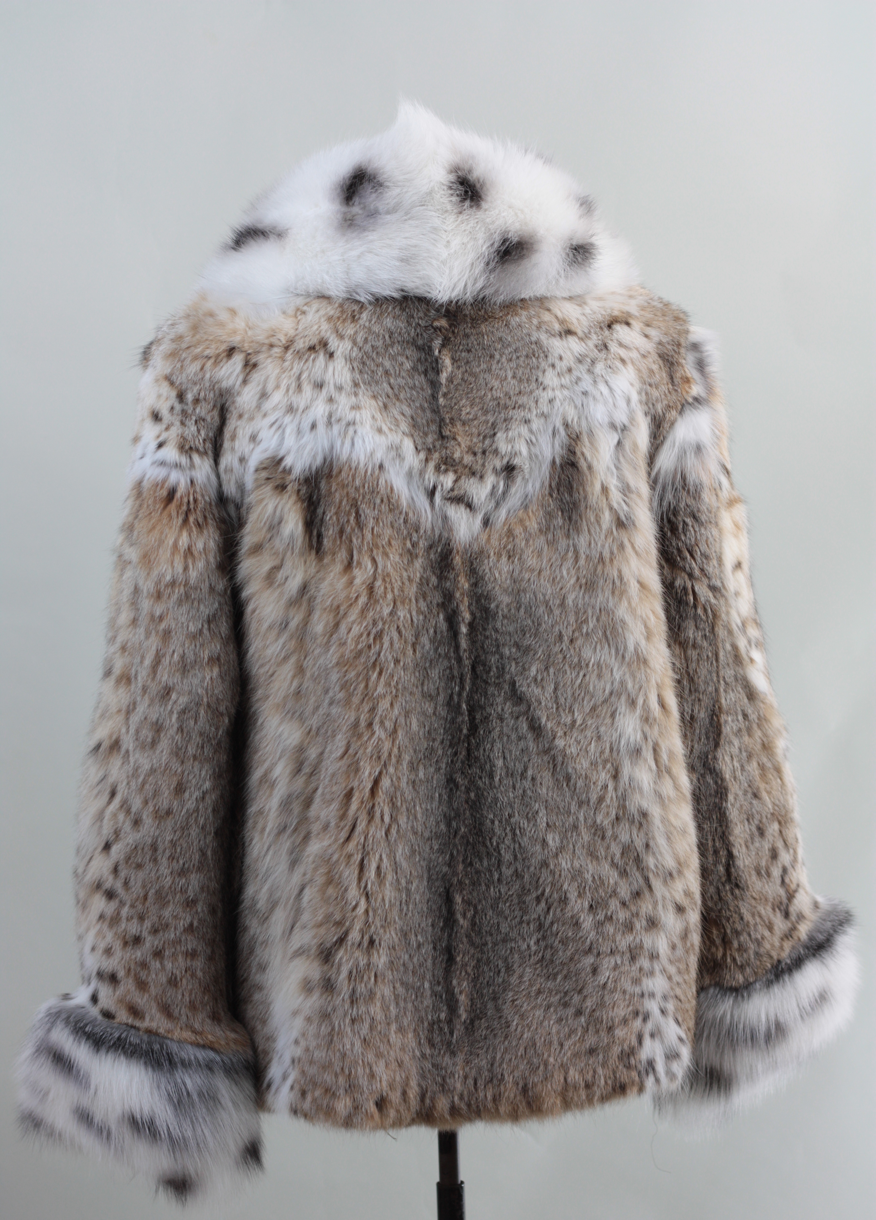 Lynx Fur Coat with Spotted White Fox Fur Collar and Cuffs Hip Length Lynx Fur Coat with Spotted White Fox Fur Collar and Cuffs Hip Length