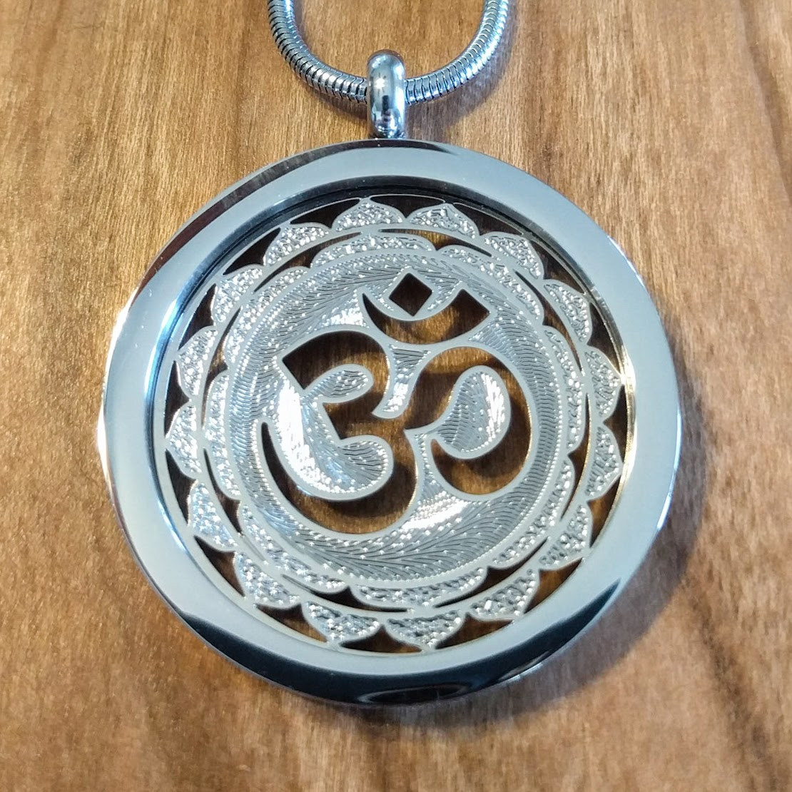 Om pendant silver Clearance