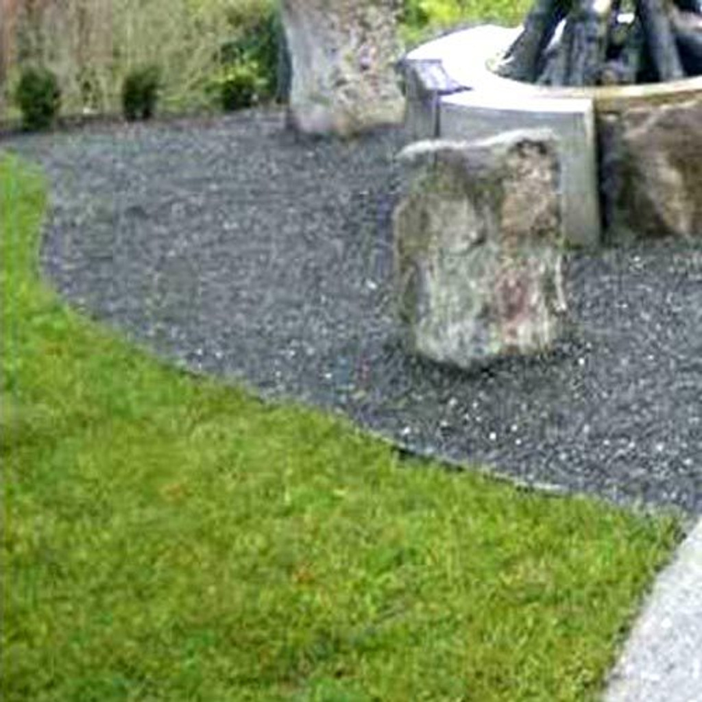 Lawn edging between grass and gravel