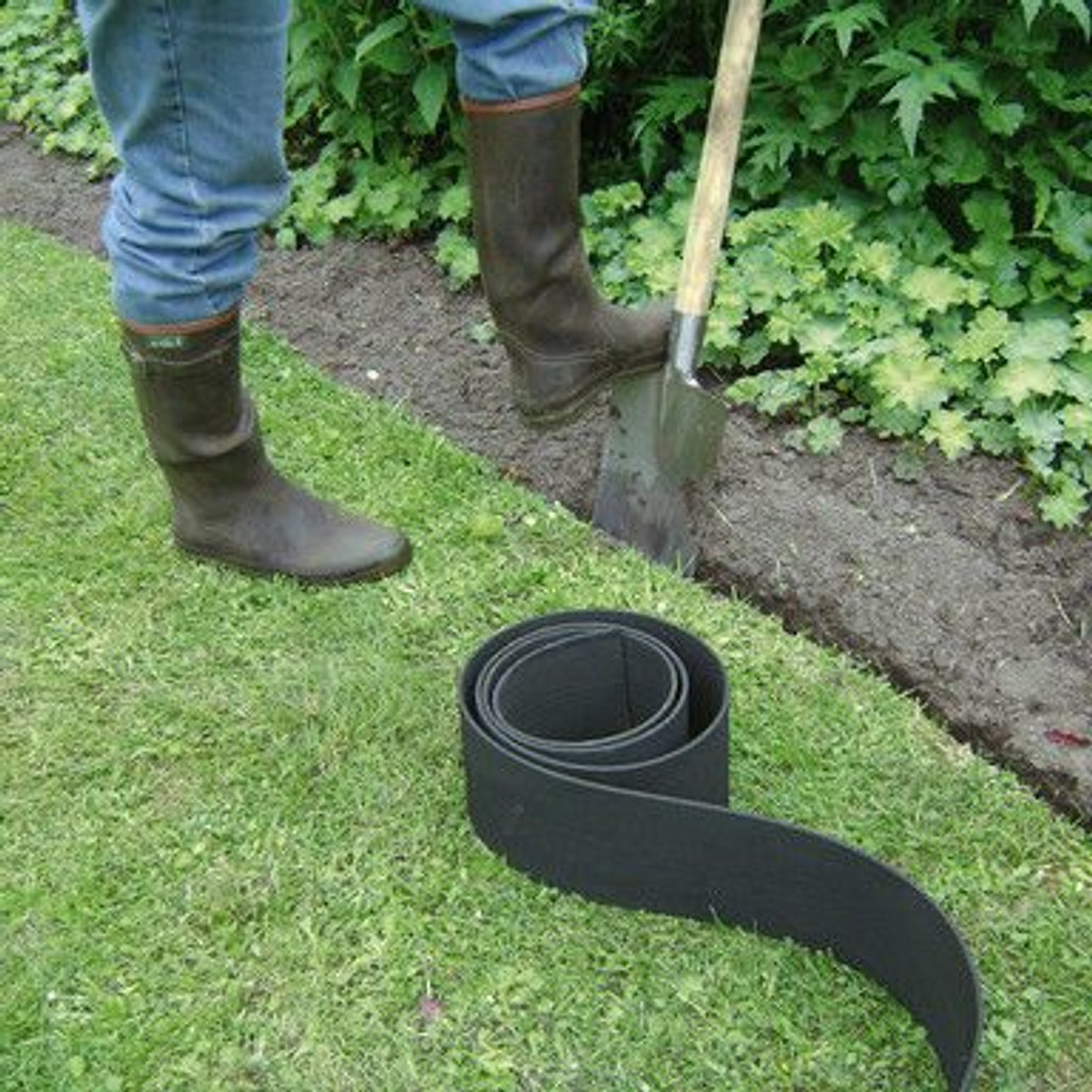 Inserting lawn edging
