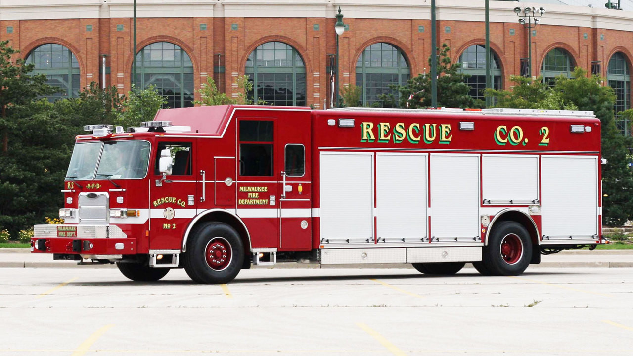 Fire Replicas Milwaukee Fire Department Rescue 2 Scale Model
