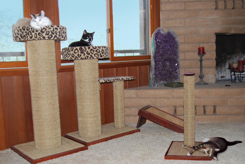 great and small cat scratcher