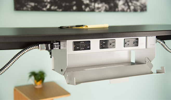 Work with a flexible power source with the UPLIFT Desk Power & Data Link