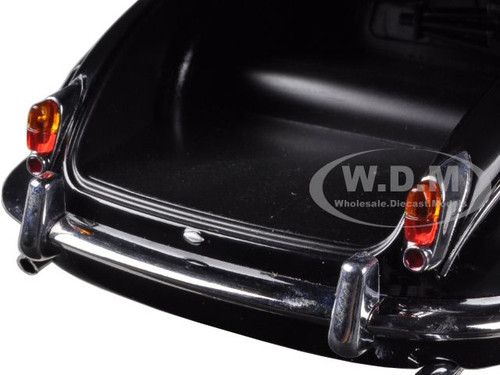 1967 DAIMLER V8-250 BLACK LIMITED TO 3000PC 1/18 DIECAST MODEL CAR