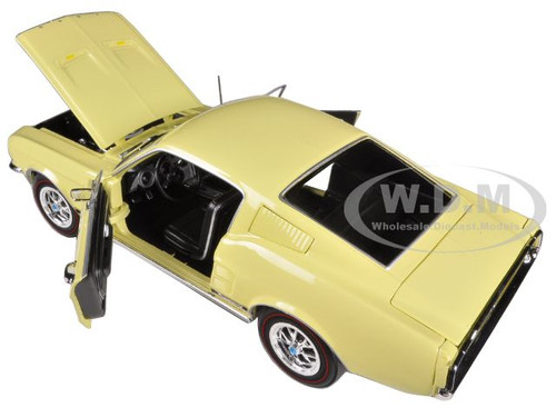 Autoworld 1:18 1967 Ford Mustang GT 2+2 Diecast Model Car Yellow AMM1038
