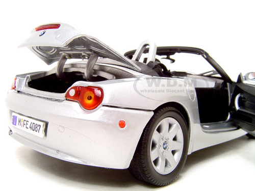 BMW Z4 Convertible Silver 1/18 Diecast Model Car Motormax 73144