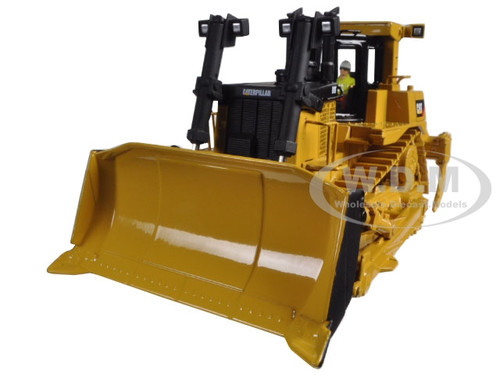 CAT CATERPILLAR D10T TRACTOR W/OPERATOR 1/50 MODEL BY DIECAST