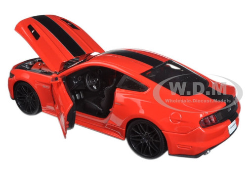 2015 Ford Mustang GT 5.0 Gray Car Model DIECAST Mock Up Jouet échelle 1:24 par Maisto 