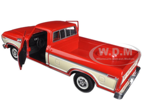 1979 Ford F150 Custom Pickup Diecast Truck 1:24 Motormax 8 inch Red and Cream 