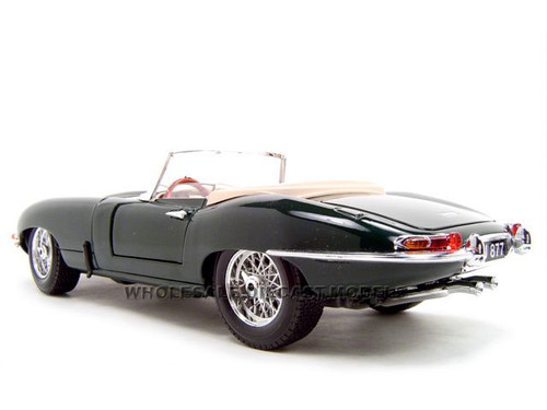 Burago 1961 Jaguar E Cabriolet Green Die-cast - 1:18 Scale