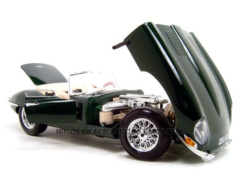 Burago 1961 Jaguar E Cabriolet Green Die-cast - 1:18 Scale