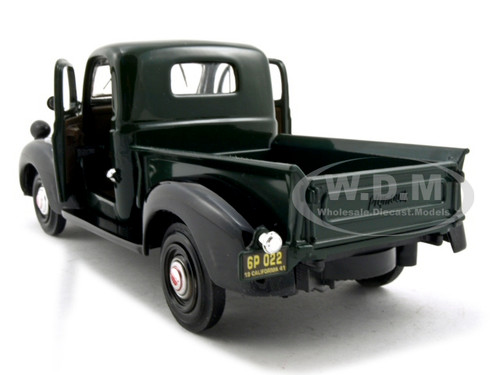 1941 Plymouth Pickup Green 1/24 Diecast Model Car Motormax 73278