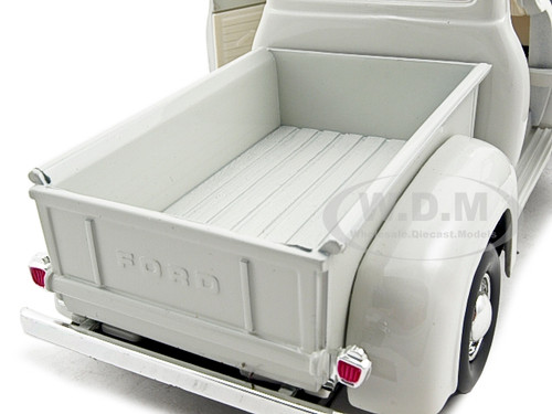 MOTORMAX 73235 1956 56 FORD F-100 PICK UP TRUCK 1//24 DIECAST MODEL WHITE