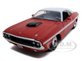 1970 Dodge Challenger R/T Coupe Red 1/24 Diecast Model Car Maisto