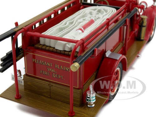1928 Reo Fire Engine 1/32 Diecast Car Model by Signature Models