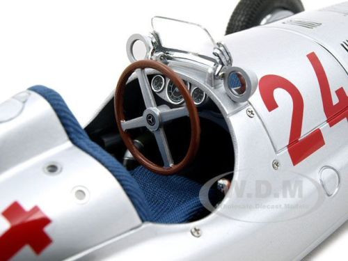 Mercedes Benz W165 1939 1/18スケール 1939 MERCEDES W 165 SILVER 1/18 DIECAST MODEL CAR BY CMC 018