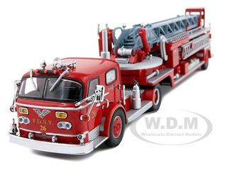 1/50 SCALE WITH BOX NEW LADDER FIRE ENGINE die-cast toy model 