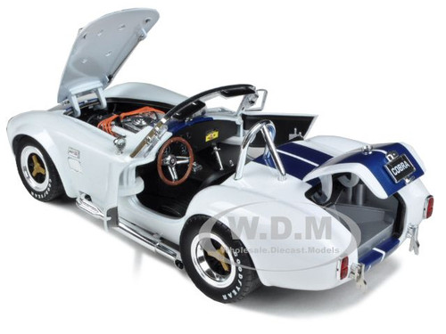 Shelby Collectibles 1:18 Shelby Cobra 427 S/C White with Blue Stripes