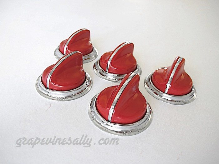5 Vintage O'Keefe & Merritt Stove CLASSIC VINTAGE RED Control Knob Set