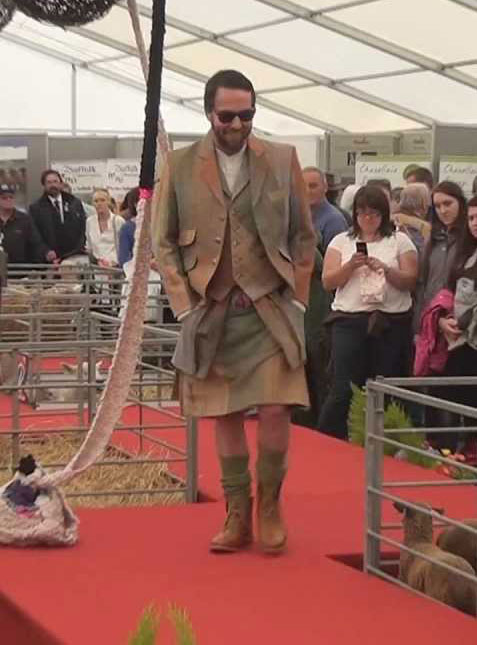 guy in kilt with no sporran