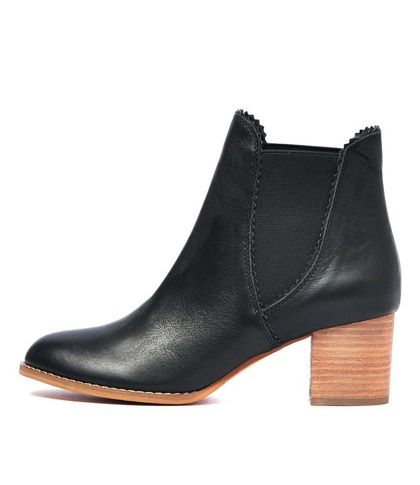 SADORE Ankle Boots in Black Leather - Django and Juliette