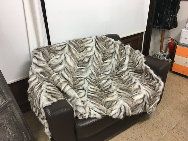 Light brown fox fur blanket/throw Light brown fox fur blanket/throw