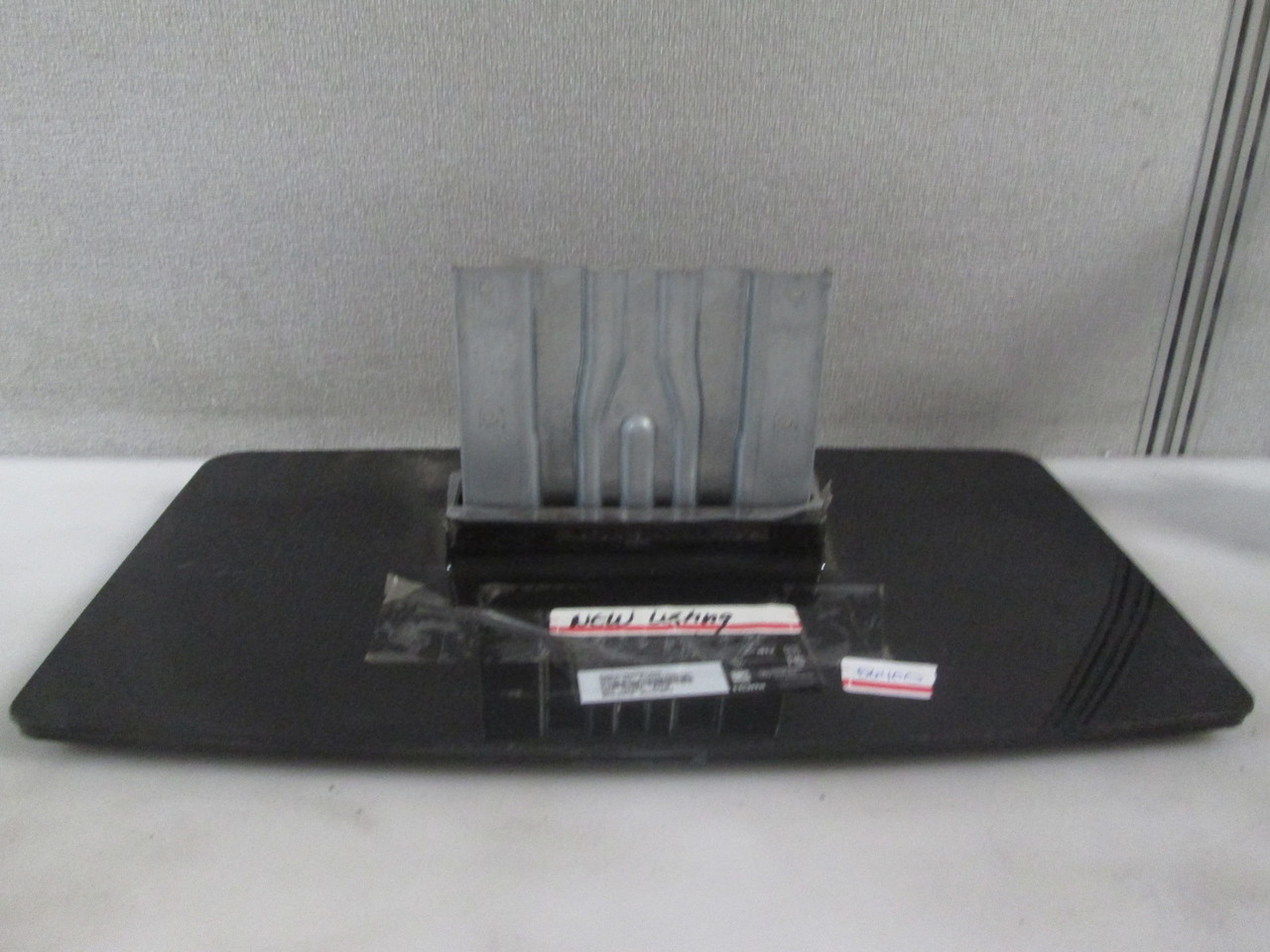 INSIGNIA NS39E400NA14 STAND/BASE (SCREWS INCLUDED) (56400)