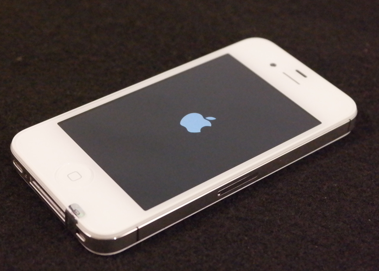 apple iphone 4s a1387 md378ll sprint (cdma) ios 8.1.3 16gb white