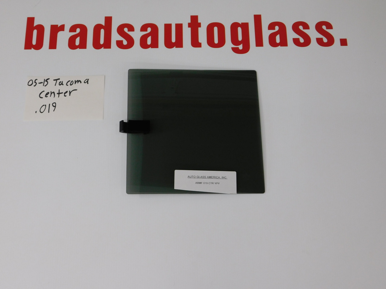 05-15 Toyota Tacoma CENTER sliding rear window - Brad's Auto Glass