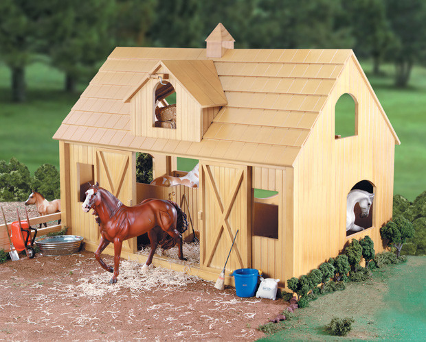 Breyer Deluxe Wood Barn with Cupola