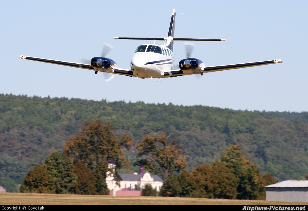 Cessna 303 Maintenance Service Manual D2532 2 13